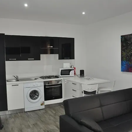 4b St. Michael's Court *